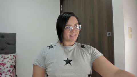 Snapshot of elisa_connors18 chatting on October 9, 1:11 am online show from October 9, 1:11 am