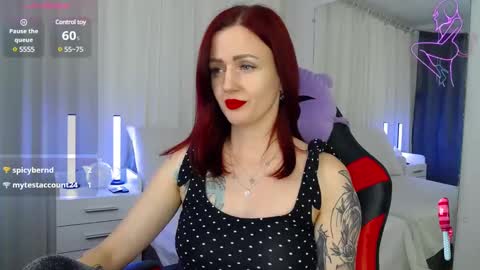 Snapshot of elisajanex chatting on February 26, 1:36 am elisajanex online show from February 26, 1:36 am