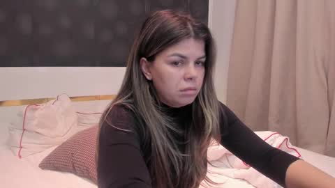 Elly online show from November 25, 9:46 pm