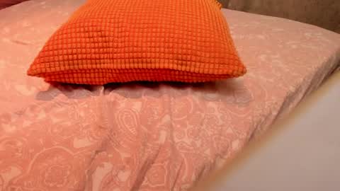 Elly online show from April 5, 8:28 pm