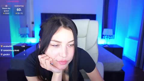 elisevelour online show from June 3, 2:33 pm