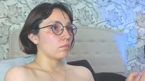 Eliza online show from April 16, 9:39 pm