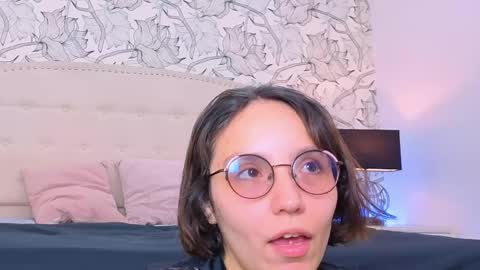 Eliza online show from June 3, 7:19 pm