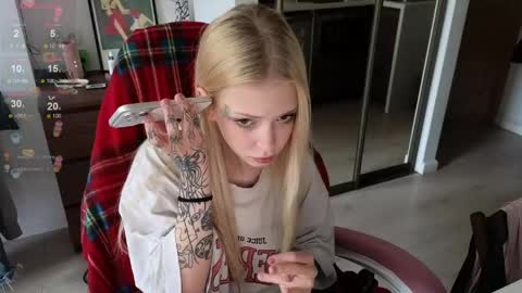 Elizabeth online show from April 28, 10:30 am