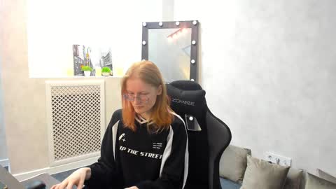 Snapshot of elizabeth_harpper chatting on January 31, 8:22 am Elizabeth online show from January 31, 8:22 am