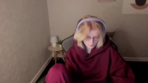 Elizabeth online show from November 22, 1:26 am