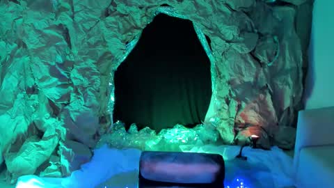 Call me Eli  online show from October 30, 12:00 am