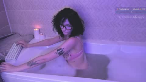 Adele online show from January 11, 4:35 pm