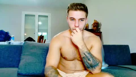 Snapshot of elkafit28 chatting on December 13, 2:16 pm elkafit28 online show from December 13, 2:16 pm