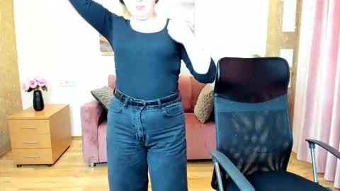 ella_bruce online show from May 6, 8:53 am