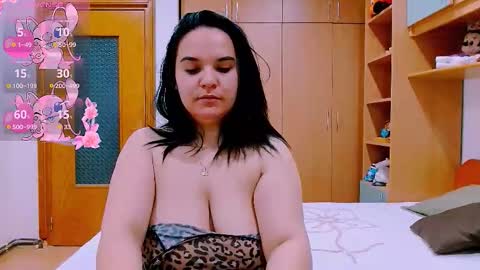 Snapshot of ella_diamonds chatting on October 8, 6:41 am Ella online show from October 8, 6:41 am