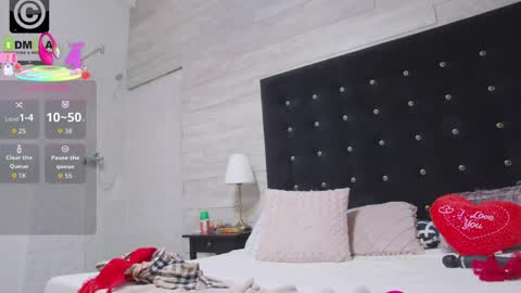 ella_lizzie online show from April 16, 8:09 pm