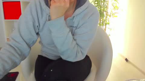 ella_squirt online show from March 6, 8:30 am