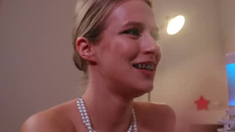 Ella online show from January 18, 1:52 am