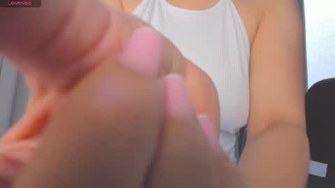 Snapshot of ella_vee chatting on September 16, 4:59 am ella_vee online show from September 16, 4:59 am