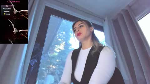 Snapshot of ella_vee chatting on September 18, 4:49 am ella_vee online show from September 18, 4:49 am