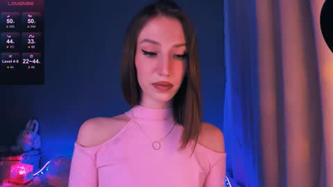 ellaamber online show from February 8, 11:30 pm