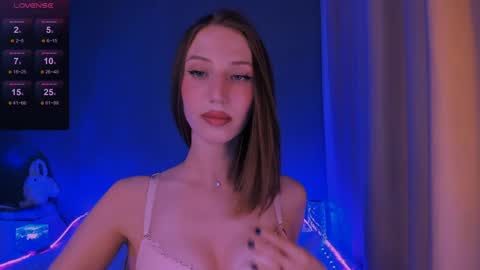 ellaamber online show from May 25, 4:35 pm