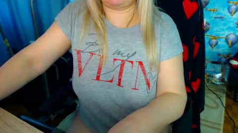  IsaBella  online show from December 19, 8:32 am