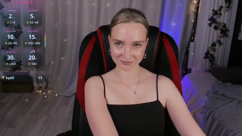 Snapshot of ellabloom chatting on September 24, 3:19 pm Ella online show from September 24, 3:19 pm