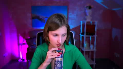 Ella online show from June 12, 4:06 pm