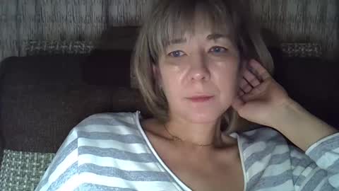 Snapshot of ellajohnsonx chatting on December 19, 4:34 am ellajohnsonx online show from December 19, 4:34 am