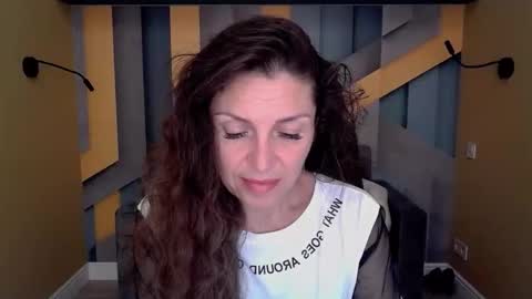 EllaLongs online show from September 10, 11:33 am