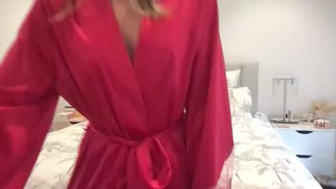 Ella online show from May 4, 3:02 am