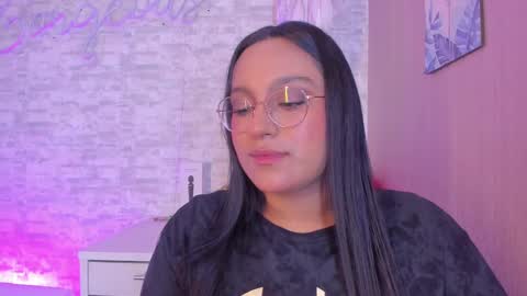 Snapshot of ellamontoya chatting on February 22, 4:07 am Ella online show from February 22, 4:07 am