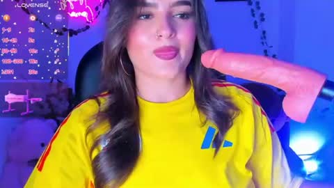 ellarosee_ online show from July 3, 6:56 pm