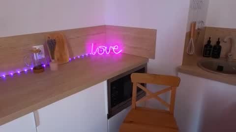 Ella online show from February 18, 10:04 am