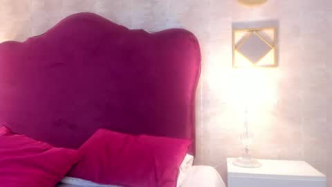 Ella Sanders online show from April 11, 1:10 am