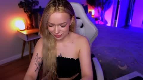 Ella online show from March 30, 5:40 am