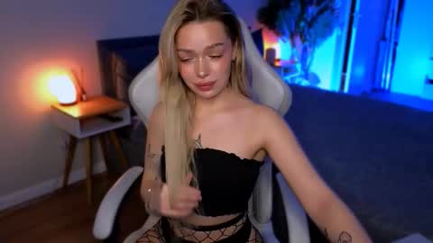 Ella online show from February 18, 5:51 am