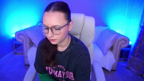 elleebloom online show from November 9, 1:36 pm