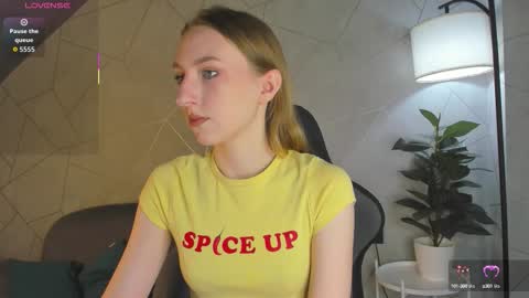 Snapshot of ellen_marshall chatting on October 11, 12:59 am Ellen online show from October 11, 12:59 am