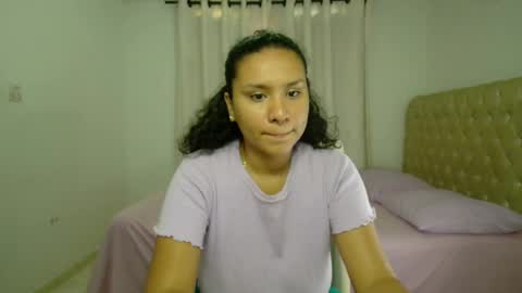 Snapshot of ellette_ chatting on December 16, 12:06 pm princess online show from December 16, 12:06 pm
