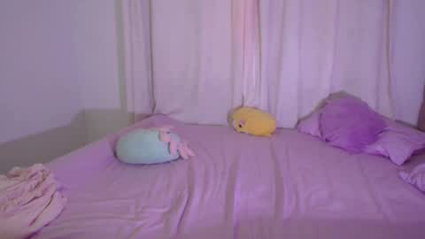 Snapshot of ellette_ chatting on December 18, 3:44 pm princess online show from December 18, 3:44 pm
