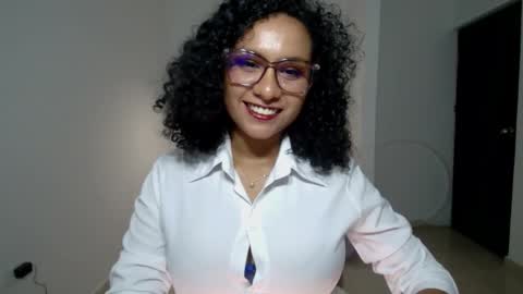 Snapshot of ellette_ chatting on February 13, 3:29 am princess online show from February 13, 3:29 am