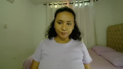 Snapshot of ellette_ chatting on December 16, 3:11 pm princess online show from December 16, 3:11 pm