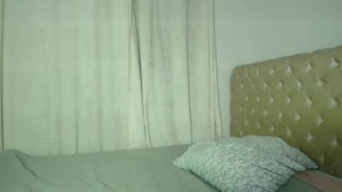 Snapshot of ellette_ chatting on December 7, 1:41 am princess online show from December 7, 1:41 am