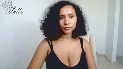 Snapshot of ellette_ chatting on January 30, 7:59 pm princess online show from January 30, 7:59 pm