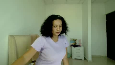 Snapshot of ellette_ chatting on January 6, 6:41 pm princess online show from January 6, 6:41 pm
