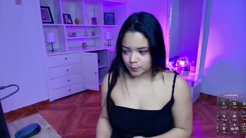 Snapshot of elli_snow chatting on September 17, 12:08 pm elli_snow online show from September 17, 12:08 pm