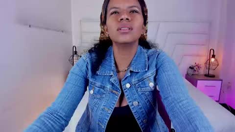 Snapshot of ellie_alves chatting on February 26, 12:16 pm Ellie online show from February 26, 12:16 pm