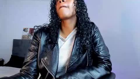 Snapshot of ellie_alves chatting on October 7, 2:13 pm Ellie online show from October 7, 2:13 pm