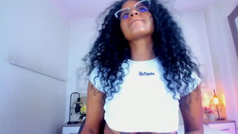 Snapshot of ellie_alves chatting on February 4, 3:36 pm Ellie online show from February 4, 3:36 pm