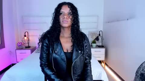 Snapshot of ellie_alves chatting on February 17, 12:49 pm Ellie online show from February 17, 12:49 pm