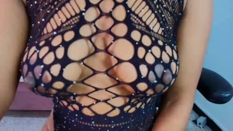 Snapshot of ellie_alves chatting on September 17, 3:04 pm Ellie online show from September 17, 3:04 pm