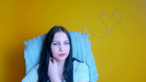 ellie_esmi online show from May 21, 12:33 pm